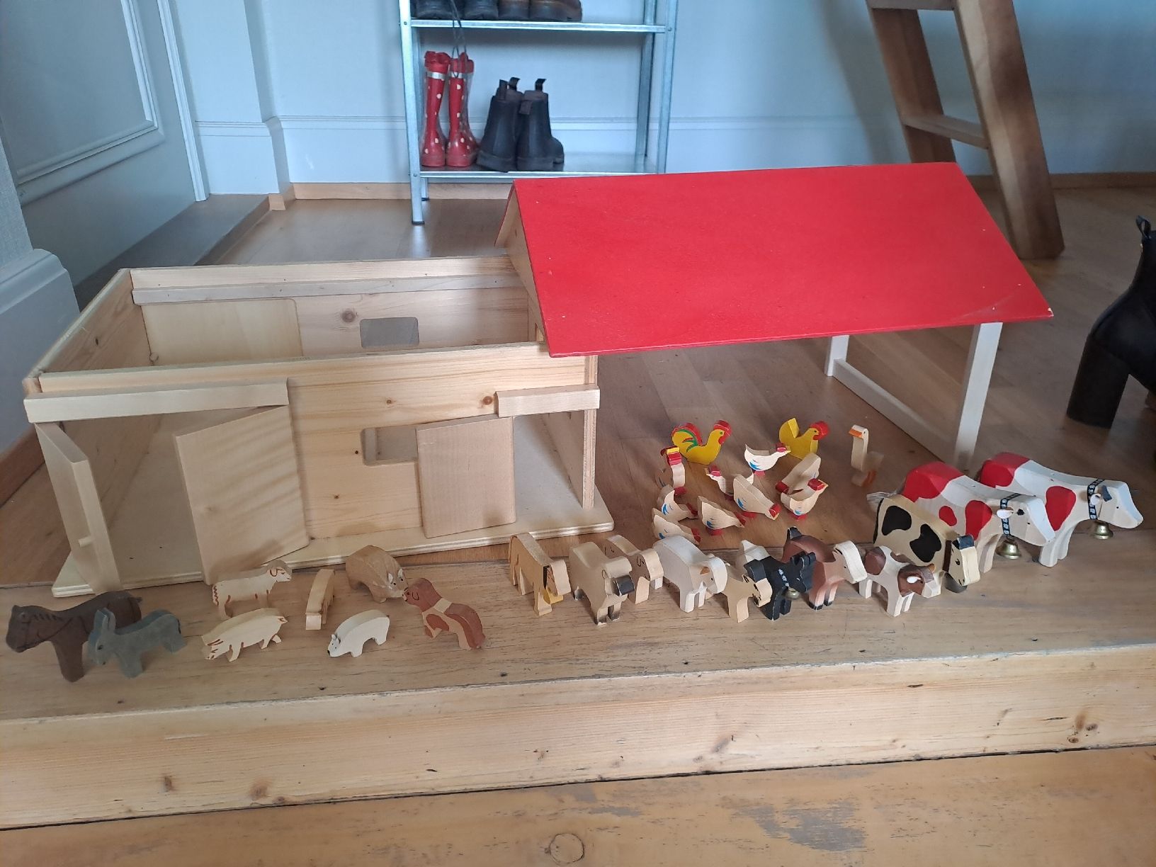 Spielzeuge: Spiel-Kuhstall mit Tierli – Gebraucht aus Zürich von Jeanlavioline