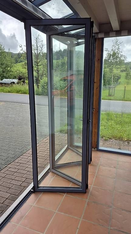 Finestre: Wintergarten  / isolierte Glasfaltwand / Falt-Schiebe-System – Usato da Zeihen venduto da isabel.pfister 2