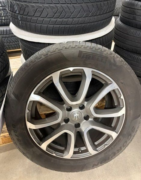 Pirelli Pneus & Kompletträder: Maserati Levante Kompleträder – Gebraucht aus Biel/Bienne von orpundgarage