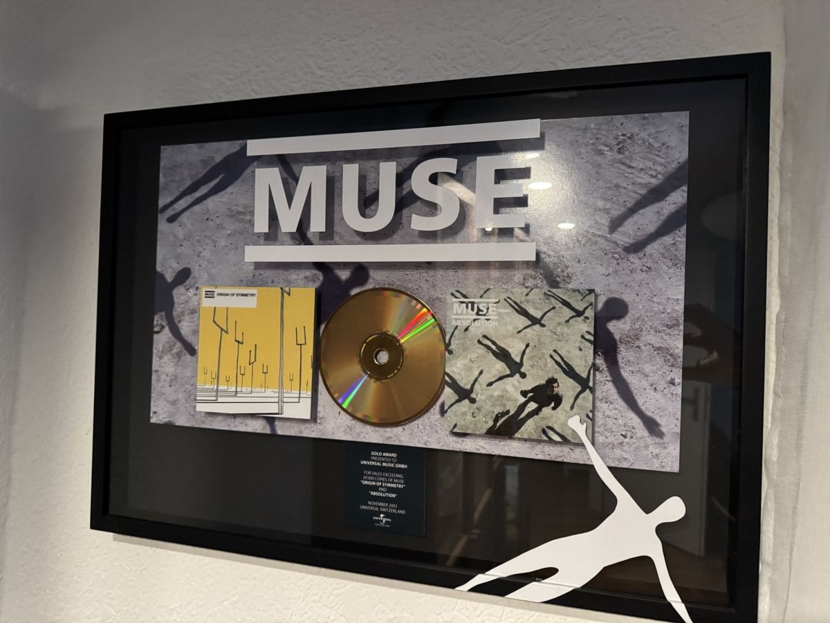 Posters & Illustrations: MUSE Gold Award – D'occasion à Fislisbach par chicane92