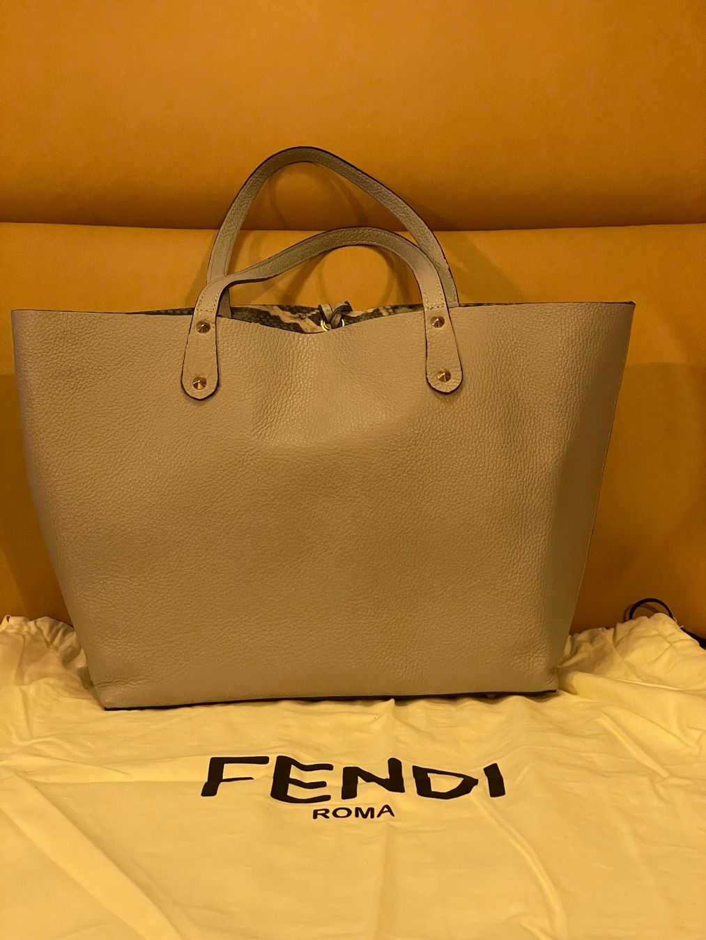 Fendi Borse da donna: FENDI Shopper / Tote Bag in Grey – Nuovo e nell'imballaggio originale da Corcelles NE venduto da gingerbrain 1