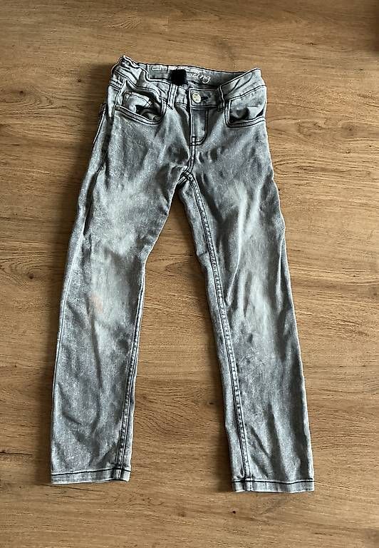 Pantalons: Jeanshose Größe 134 – D'occasion à Zimmerwald par wuff81