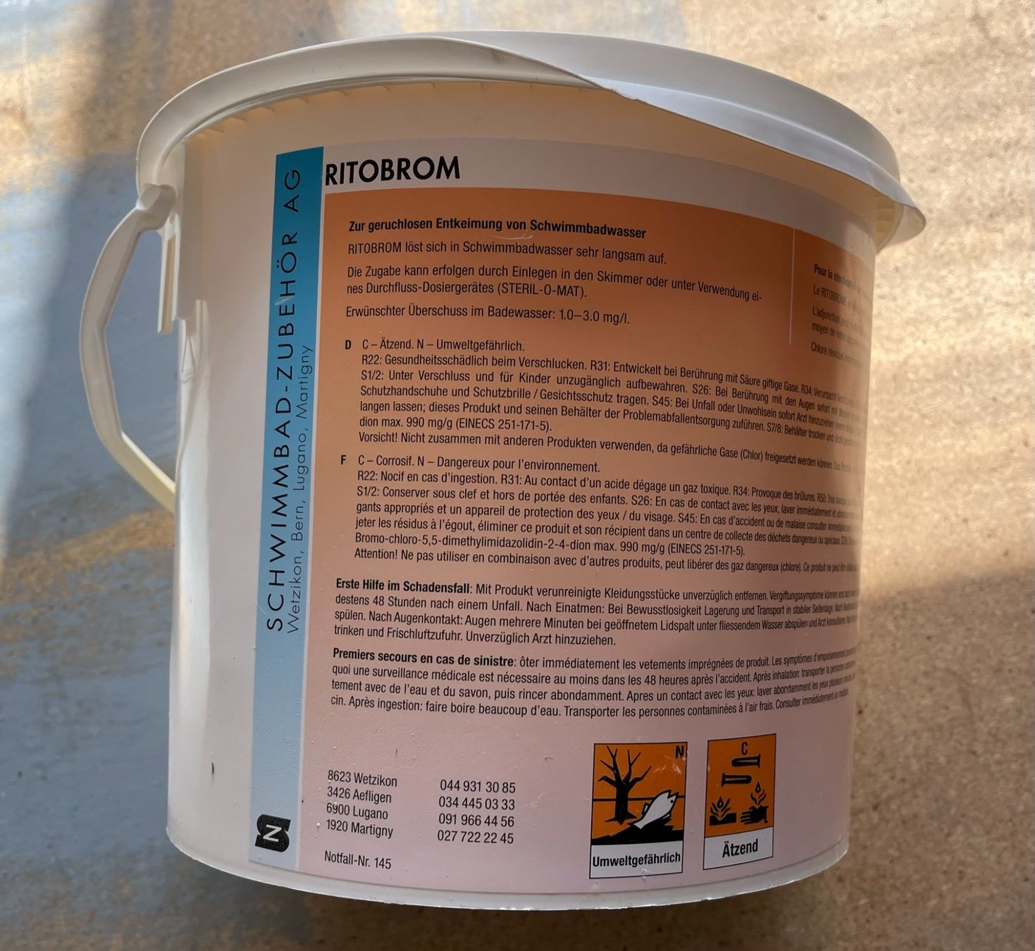 Piscine: Div. Schwimmbad Chemikalien – Usato da Balzers venduto da APE03 2