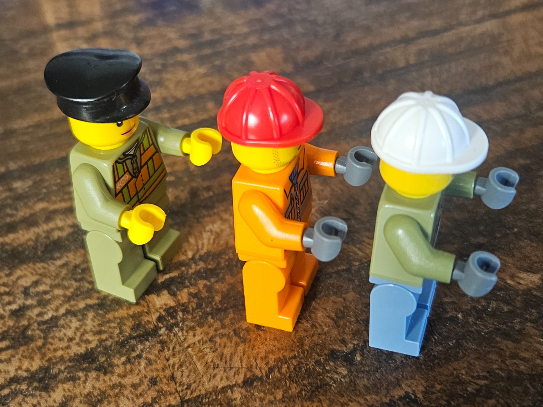 Lego Kit di costruzioni: lego lot de 3 figurines – Usato da Confignon venduto da Ecrofigs 3