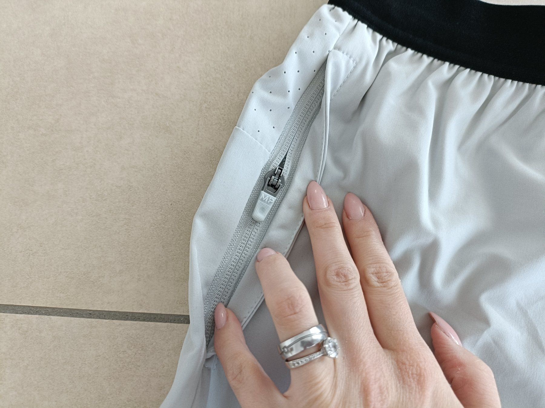 Hosen: Herren Shorts Silver - Grösse XS – Neu und originalverpackt aus Rickenbach b. Wil von Kth_v8 1