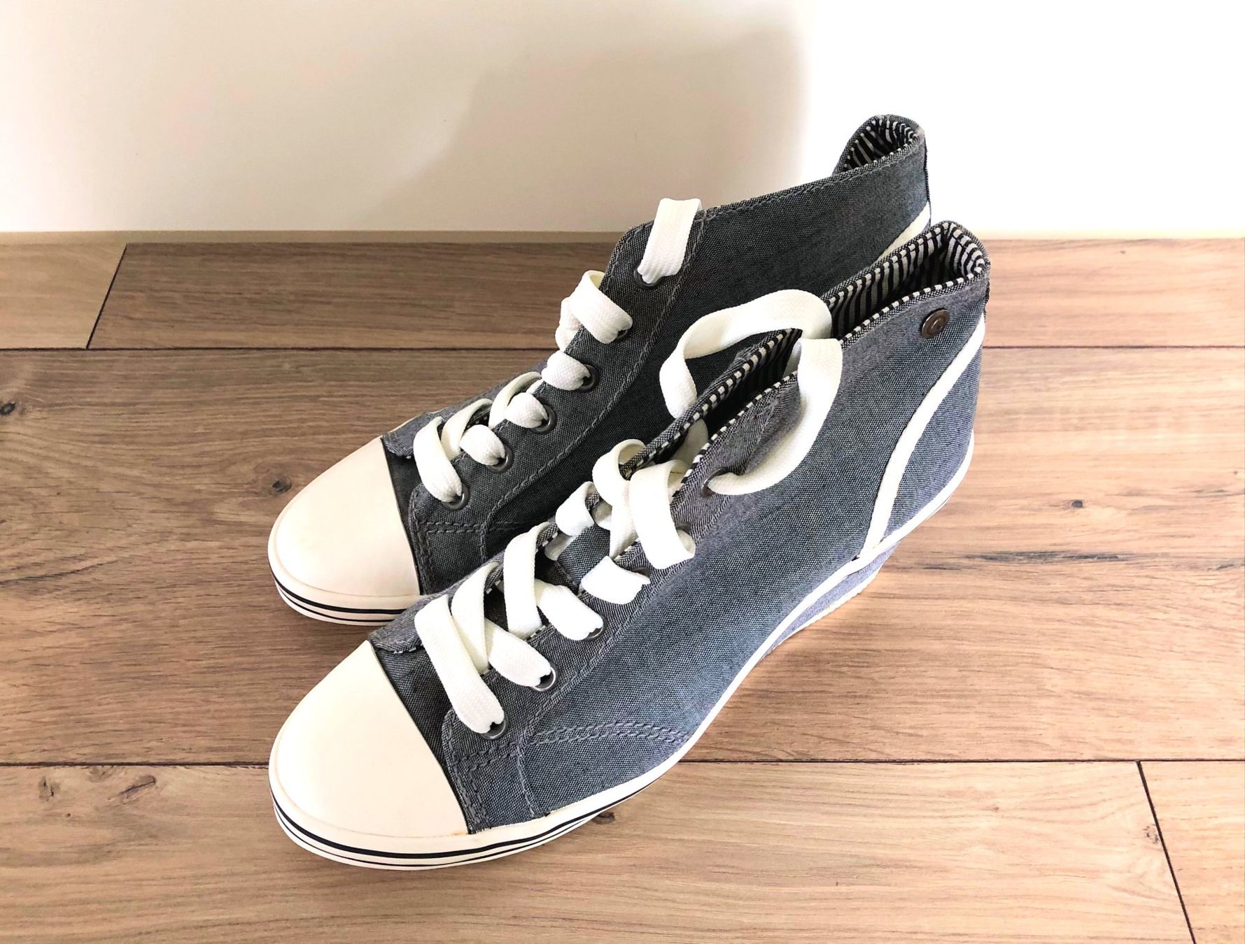 Graceland Scarpe da donna: Hochhackige Sneaker "Graceland", praktisch Neu – Usato da Rüti ZH venduto da Jasna89 1