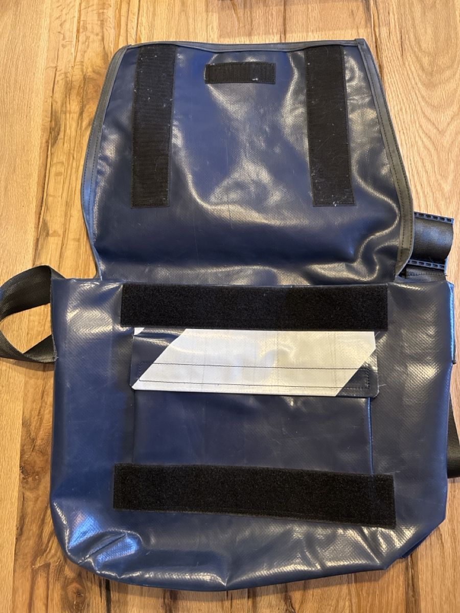 Freitag Sacs: Freitag Umhängetasche Dunkelblau – D'occasion à Pfäffikon ZH par Fruchtsaft 3