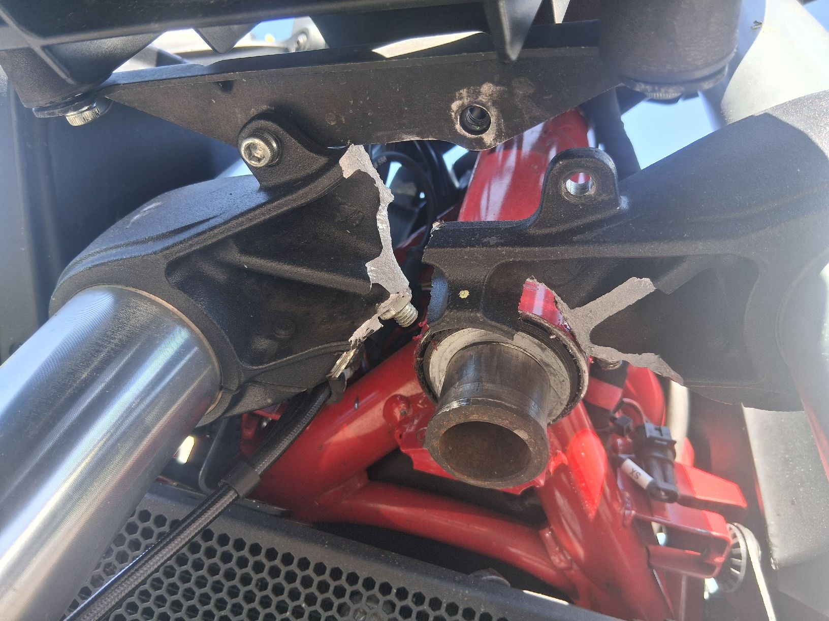 Ducati Route: Ducati hypermétrope accidenté  – Défectueux à Corserey par gaetan210185 1