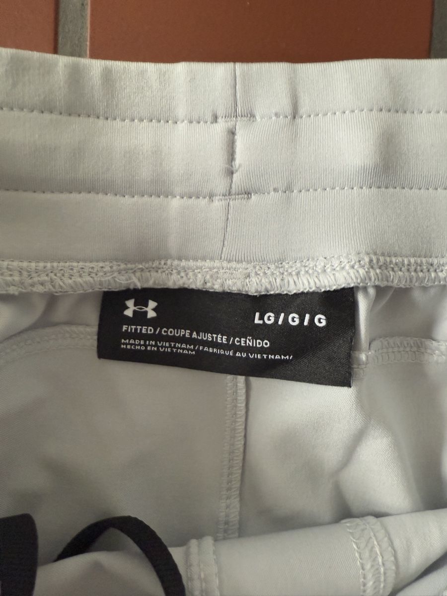 Under Armour Pantaloni: Under Armour Trainerhose Gr.L – Usato da Zürich venduto da JOD213 1