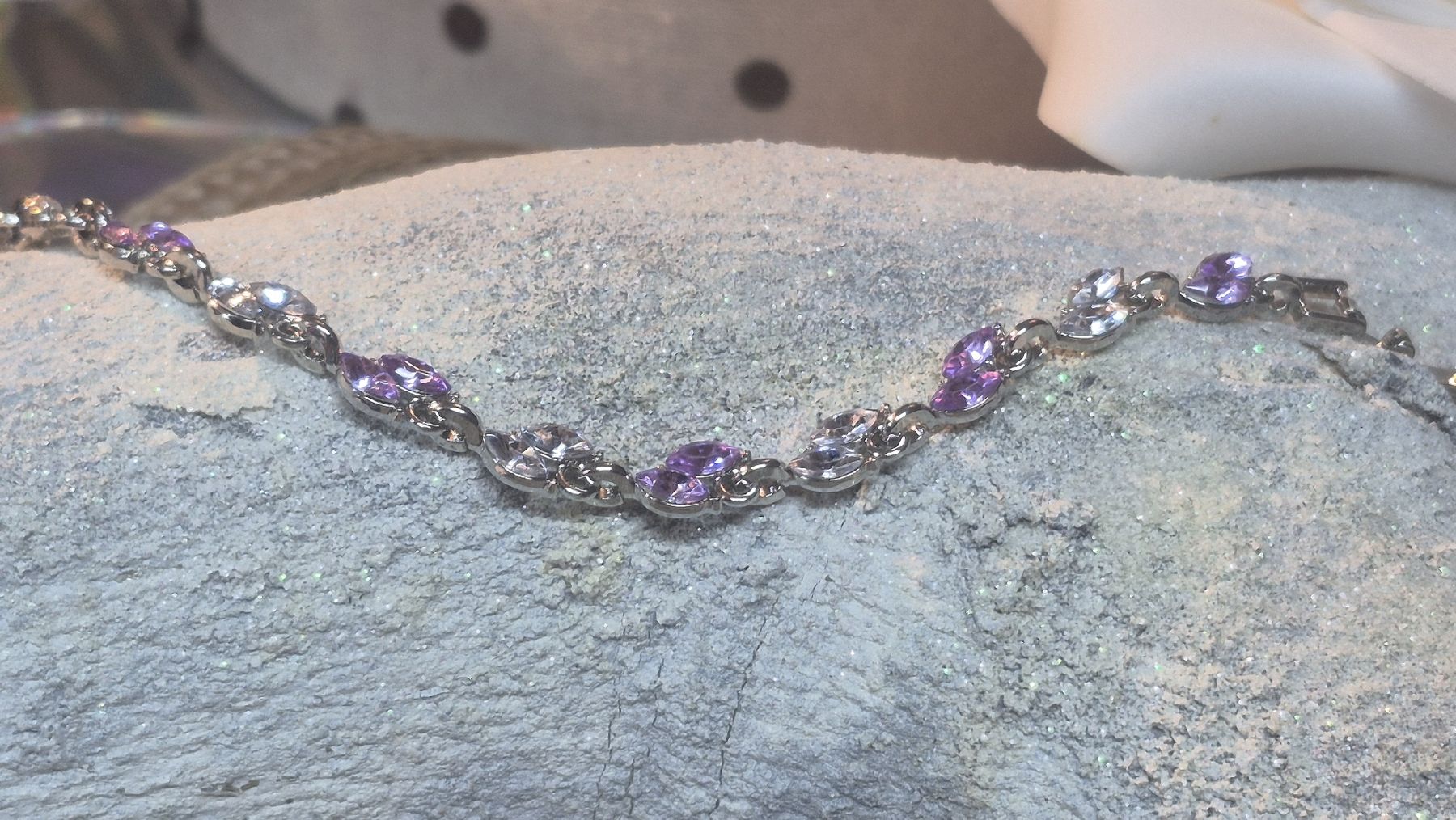 Armbänder & -reifen: Bracciale metallo argento con pietre viola e bianche – Neu (gemäss Beschreibung) aus Giubiasco von Stefaniav 2