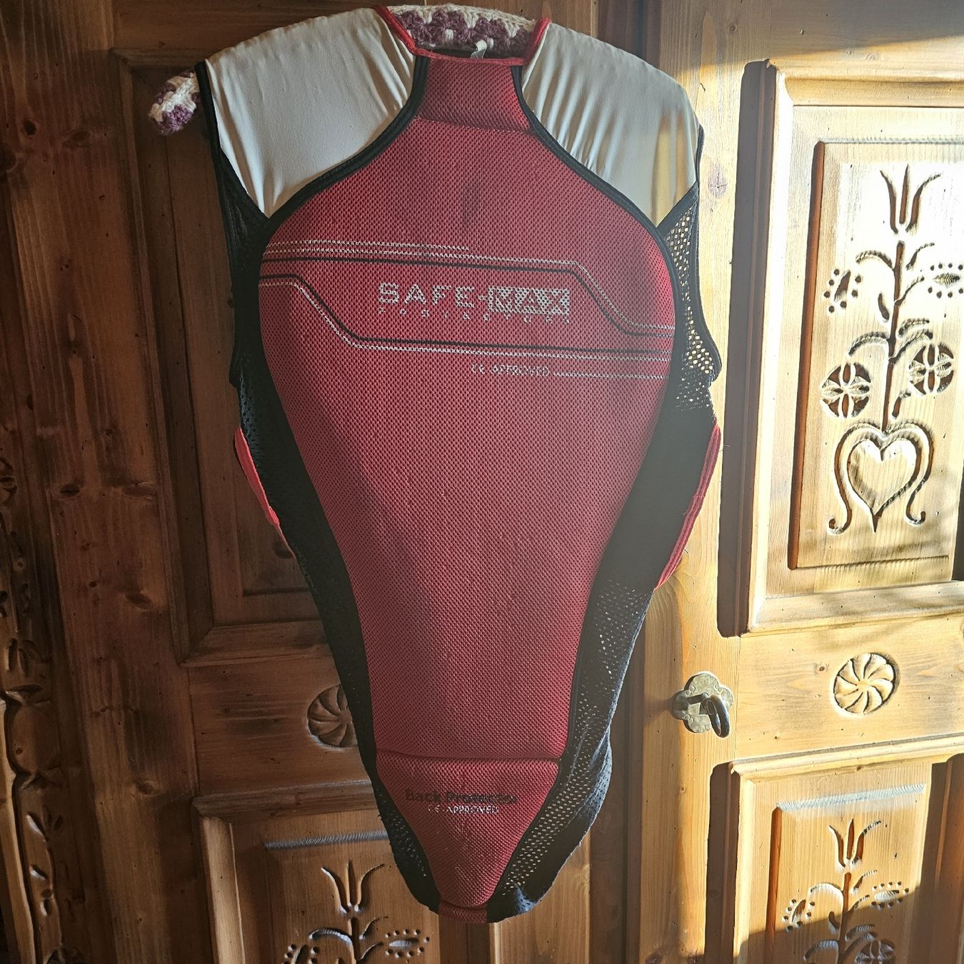 Schutz & Schoner: Safe-Max Protektorenweste Gr. M,  Schwarz/Rot – Gebraucht aus Brienz BE von Baron03
