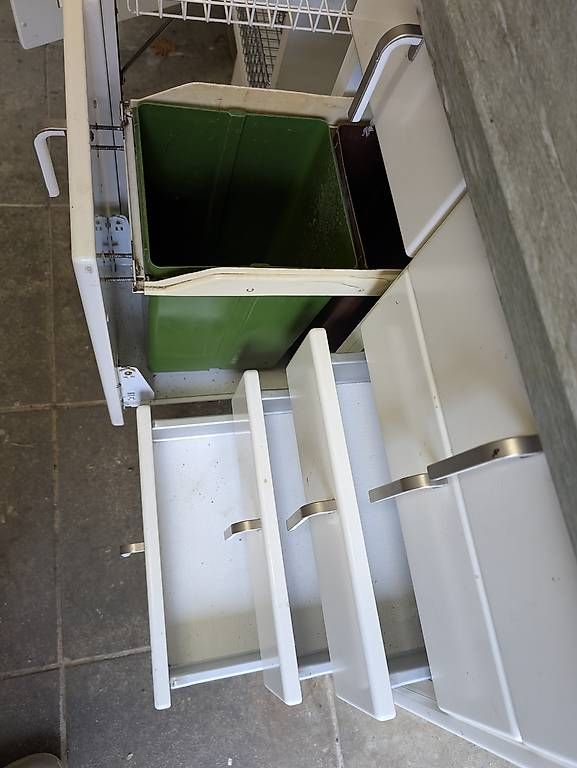 Cucine complete: Designer Küche mit schöner Platte – Usato da Bettingen venduto da EricFoster 2