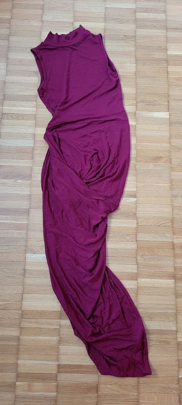 Kleider: Elegantes, weinrotes Maxikleid, Grösse S – Gebraucht aus Emmenbrücke von gatasalvache 3
