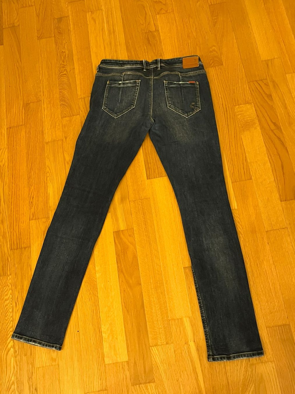 Jeans: Jeans 👖  – Gebraucht aus Fribourg von mal_8zjh 2
