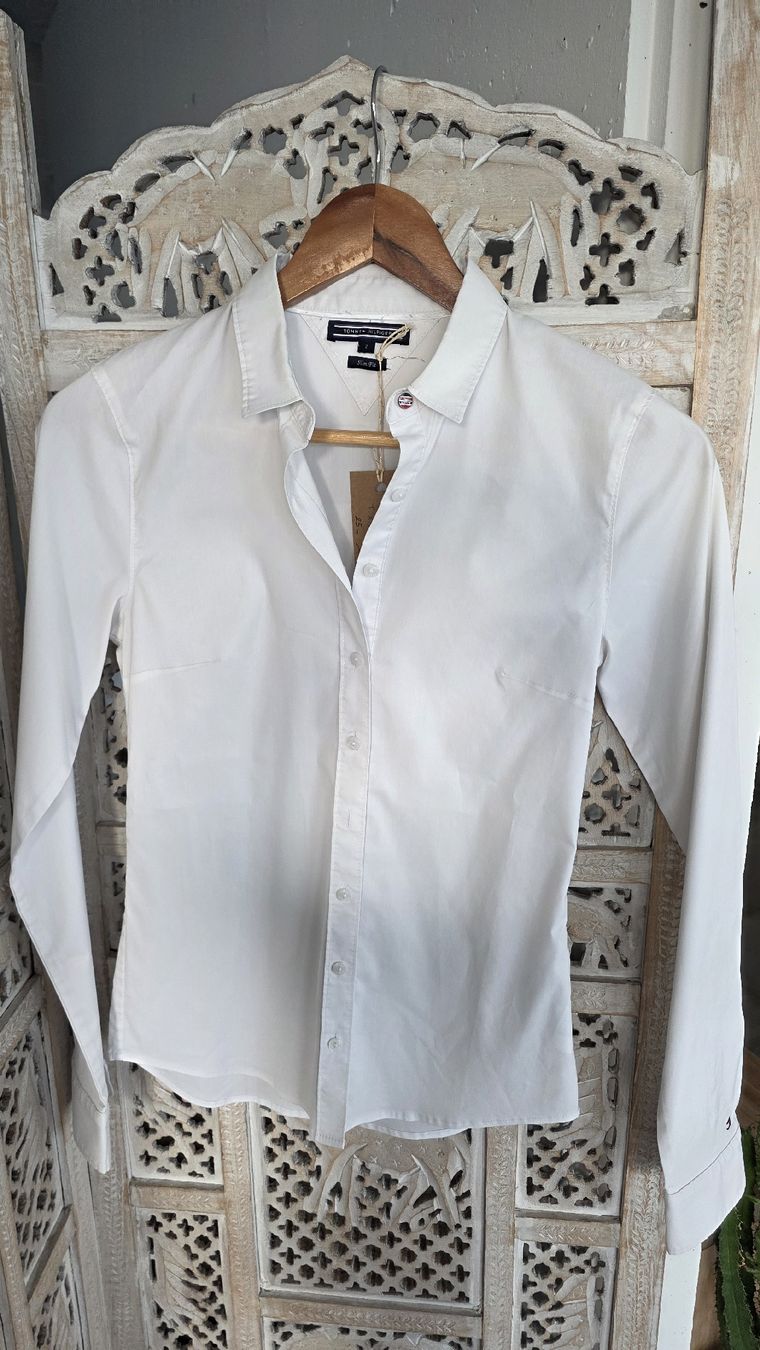 Camicette: Chemise blanche Tommy Hilfiger Taille 34 – Usato da Courgevaux venduto da AT12 1