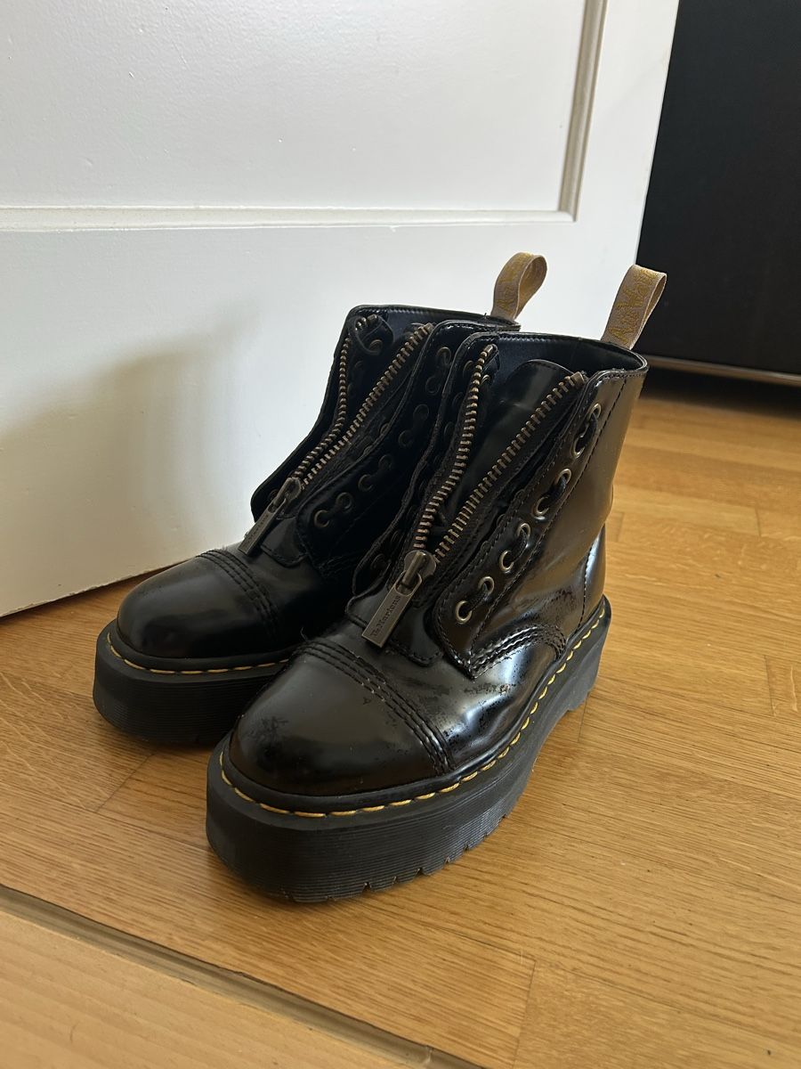 Dr. Martens Scarpe da donna: Doc Martin Stiefel mit Absatz und Reisverschluss – Usato da Zürich venduto da fabuulois 2