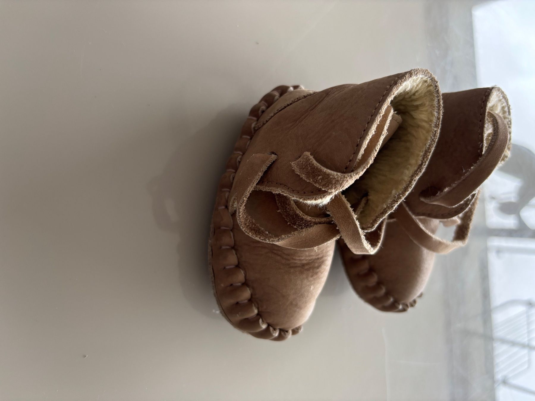 Scarpe per ragazzi: Chaussons bébé DONSJE, Taille 6-12 mois, état impeccable – Usato da La Conversion venduto da dam_d9cs