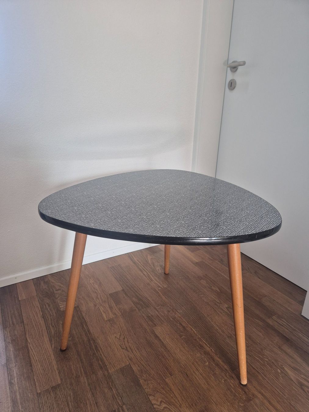 Tavoli: Vintage mid century kidney shaped coffee table – Usato da Zürich venduto da monadiederich