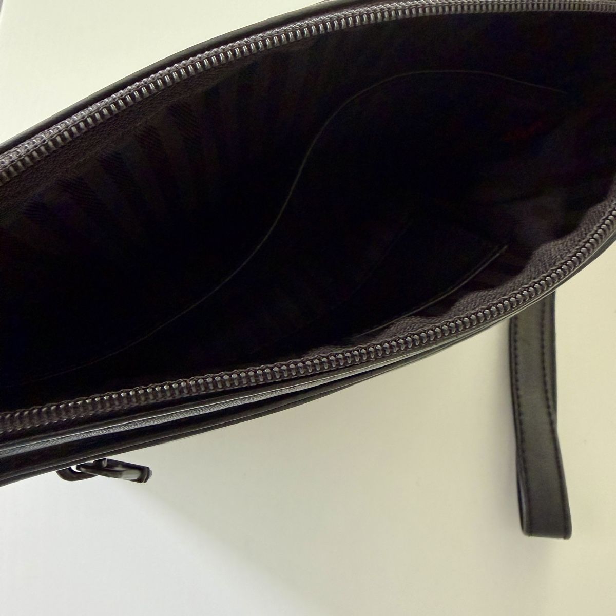 Tumi Taschen: TUMI Black Leather Handbag – Gebraucht aus Freienbach von Avviivva_Shop 8