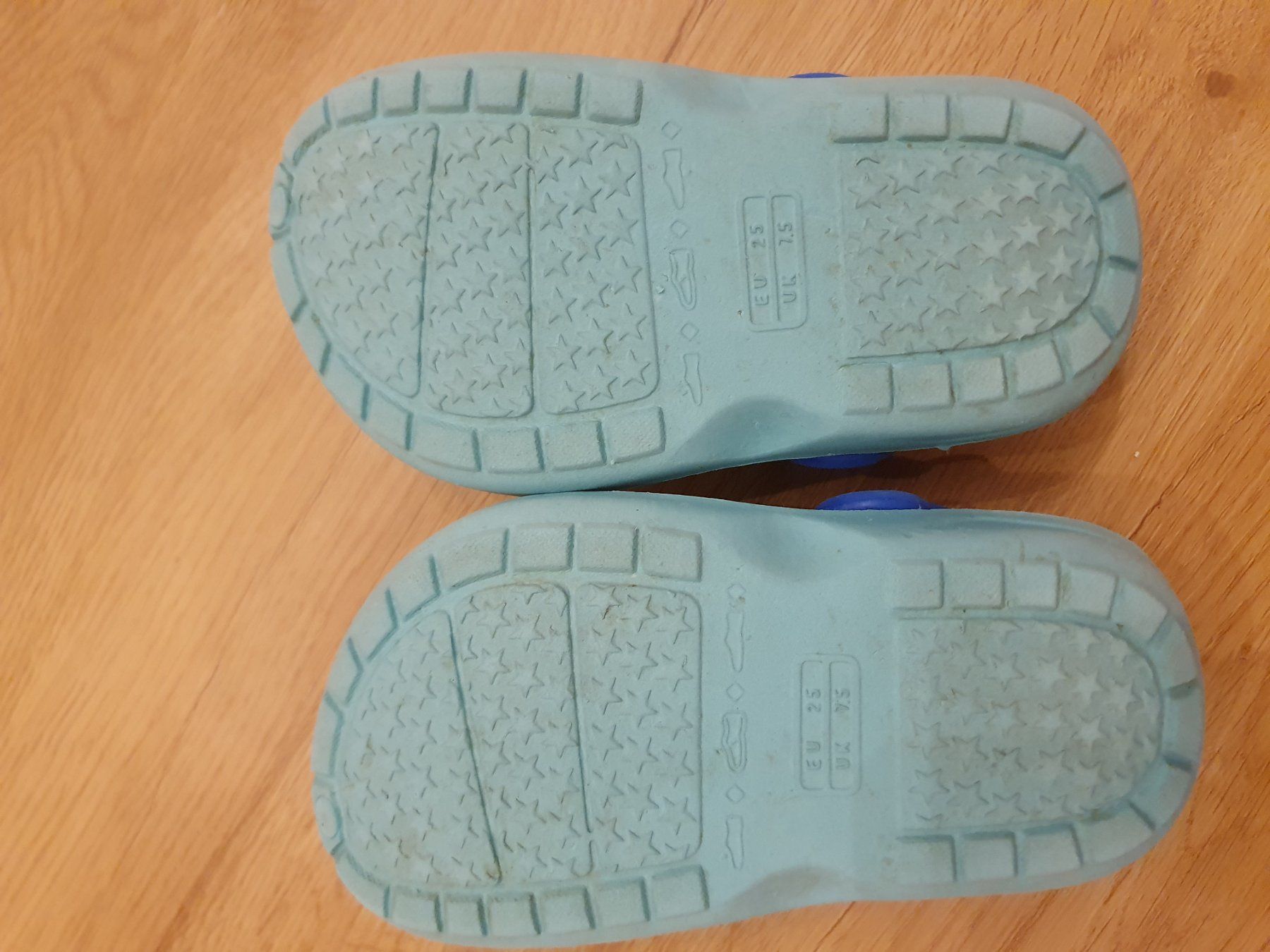 Scarpe per ragazzi: Gummi Clogs, Badeschuhe, Gr. 25, hellblau – Usato da Heinrichswil venduto da frankie19860 5