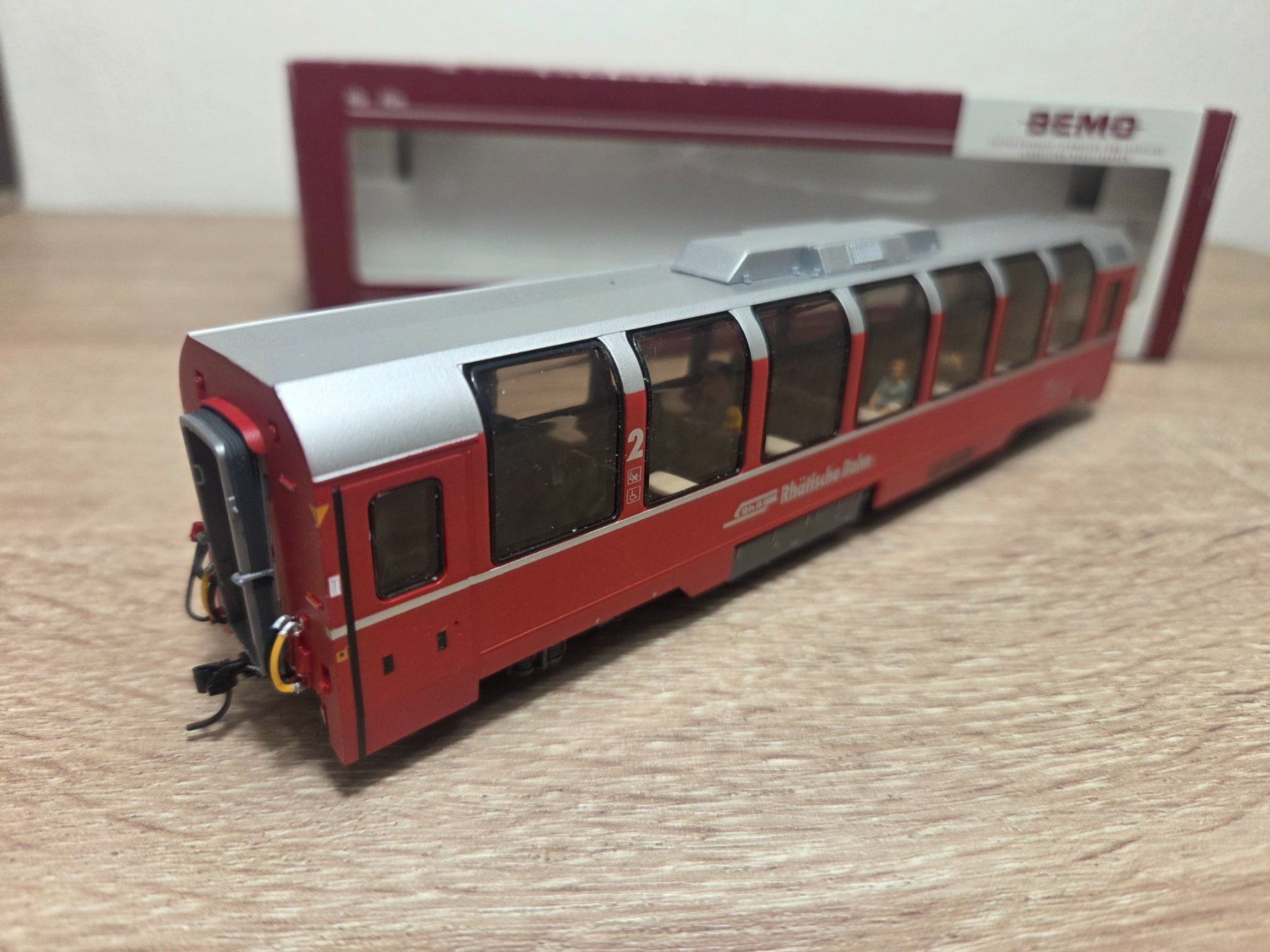 Bemo Modellini di ferrovie: Bemo 3294 107 Panoramawagen RhB H0m – Nuovo e nell'imballaggio originale da St-Aubin-Sauges venduto da Lo_Go 2