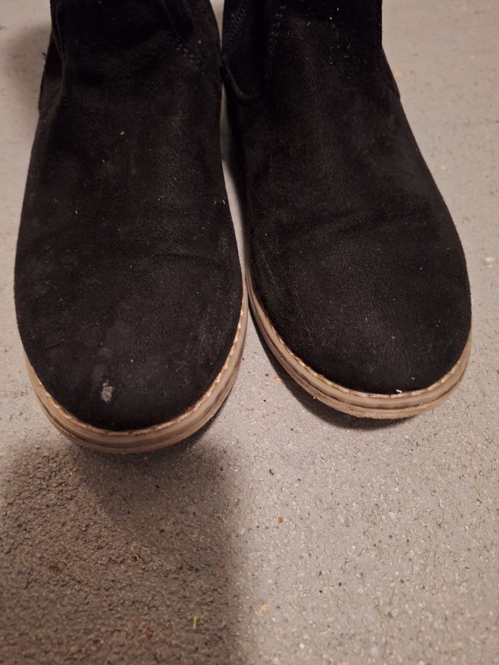 Scarpe per ragazze: Schwarze Winterstiefel Gr. 34 – Usato da Brittnau venduto da Norge77 2