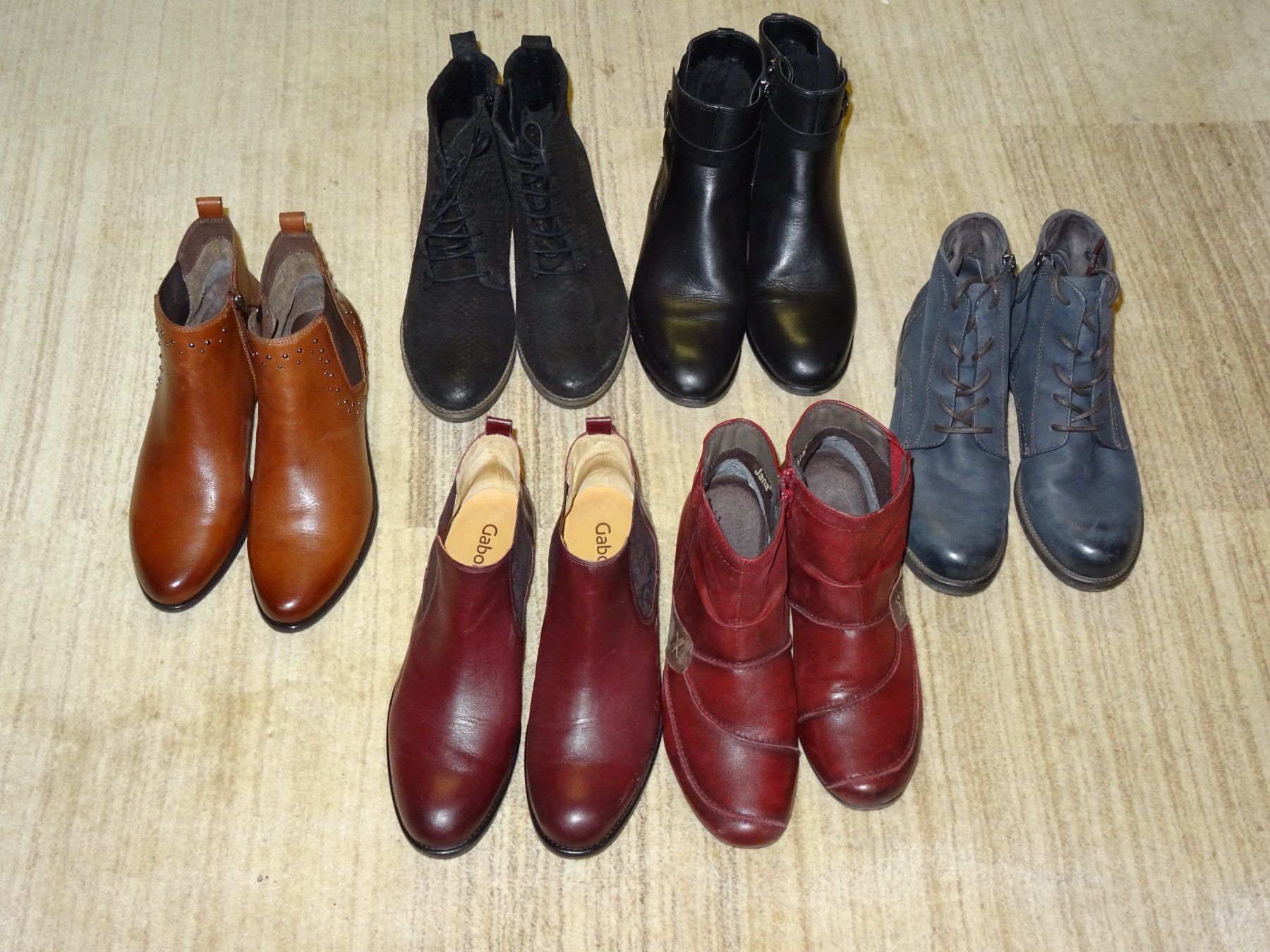 Scarpe da donna: Stiefeletten – Usato da Lauwil venduto da Costco