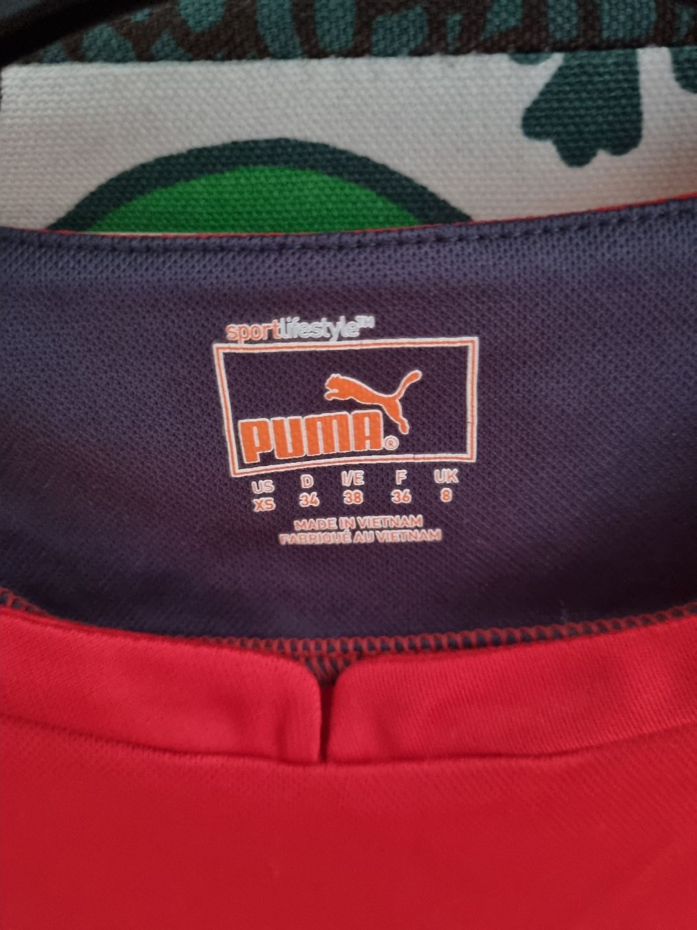 Puma Blouses, T-shirts & Tops: Top Zustand Puma T-Shirt – Neuf (Voir description) à Zürich par CyBaxter 1