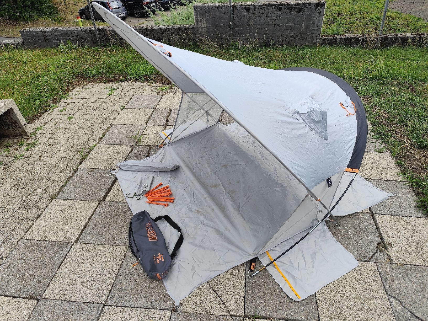 Ombrelloni: Strandmuschel Sonnenschutz Zelt grau – Usato da Mönchaltorf venduto da Vitalienbruder 2