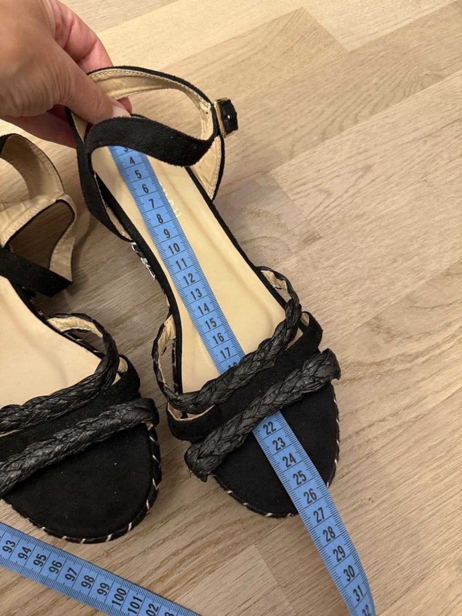 Damenschuhe: Sandalen Gr. 40 – Gebraucht aus Rubigen von Elmacino 1