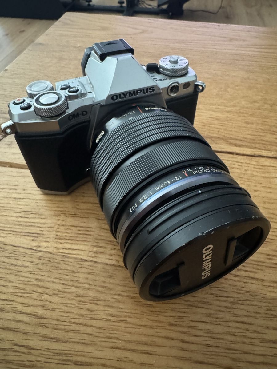 Olympus Fotocamera: Olympus OM-D E-M5 Mark II Set mit 3 Objektiven + Zusatzakku – Usato da Wagen venduto da andrina_n 1