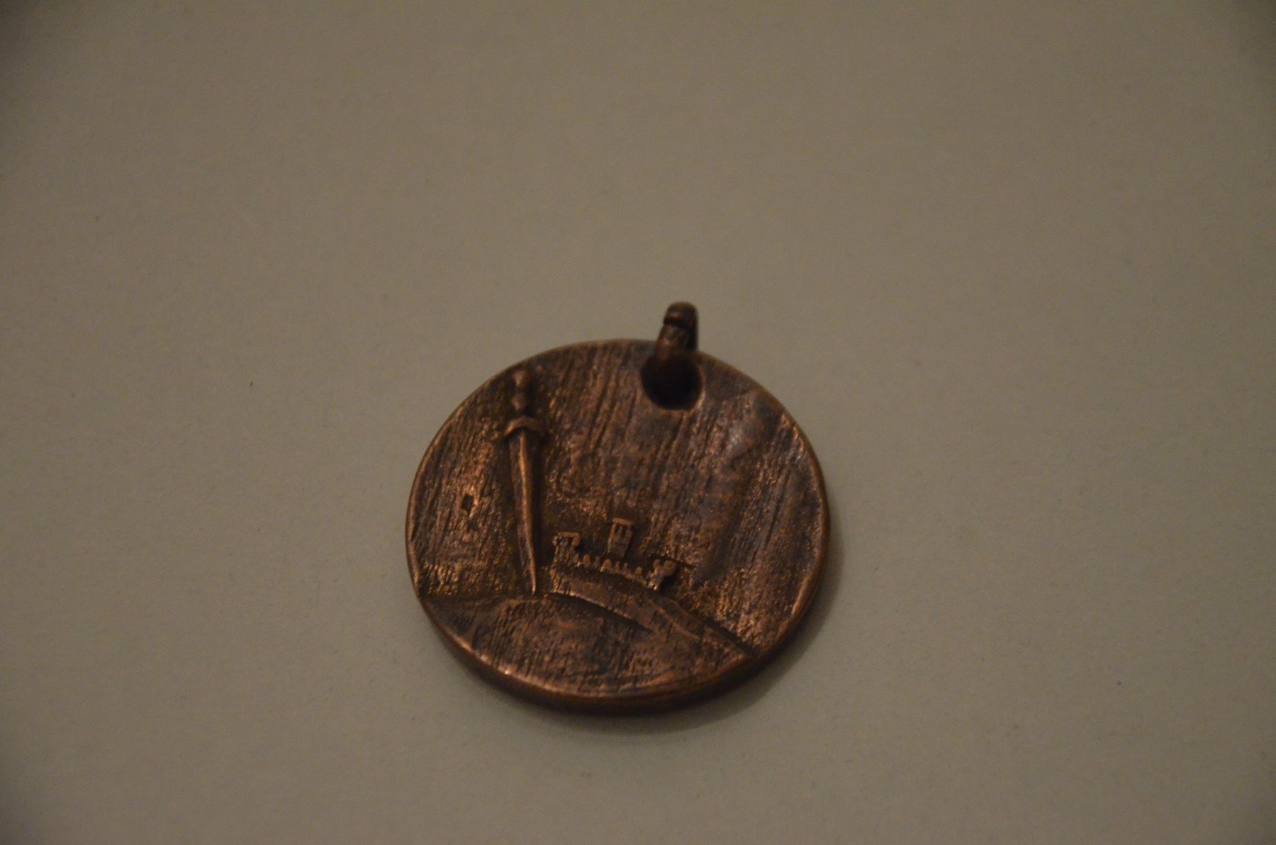 Ciondoli: PENDENTIFS MEDIEVAL – Nuovo (secondo la descrizione) da Chiasso venduto da Dolly015