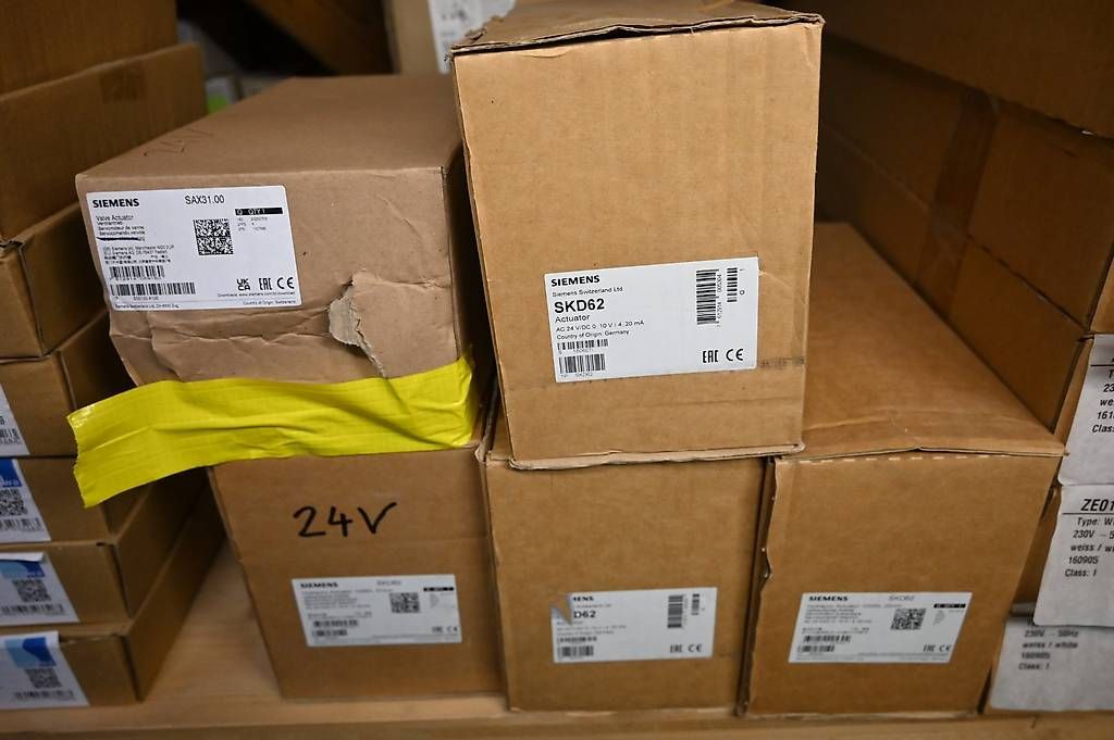 Siemens  Motori: Siemens 3-Wege Servomotor, 24 Volt neu – Nuovo (secondo la descrizione) da Schönenberg TG venduto da Scania10 1