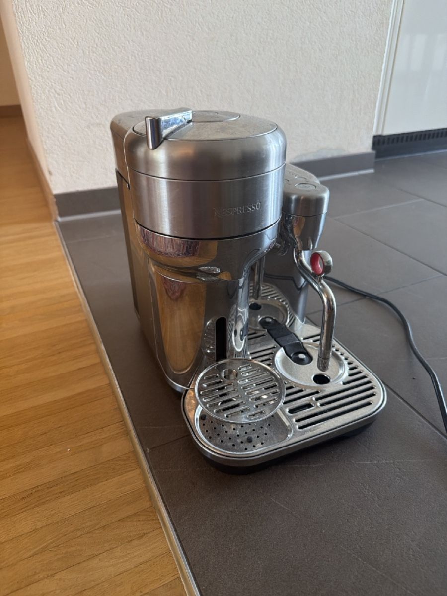 Nespresso Kaffeemaschinen & Espressomaschinen: Nespresso Vertuo Creatista – Gebraucht aus Zürich von acfaruk