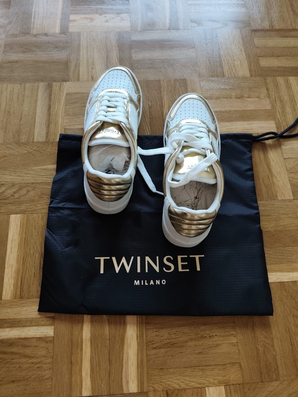 Twinset Scarpe da donna: Sneakers Twinset Milano - blanc et doré – Usato da Grand-Lancy venduto da gab_z2r6