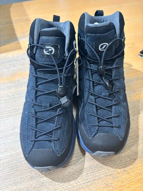 Scarpa Chaussures garçon: Scarpa Mescalito Mid GTX Kinder Wanderschuhe Grösse 33 – Neuf avec emballage d'origine à Andermatt par Alpin-Outlet 1