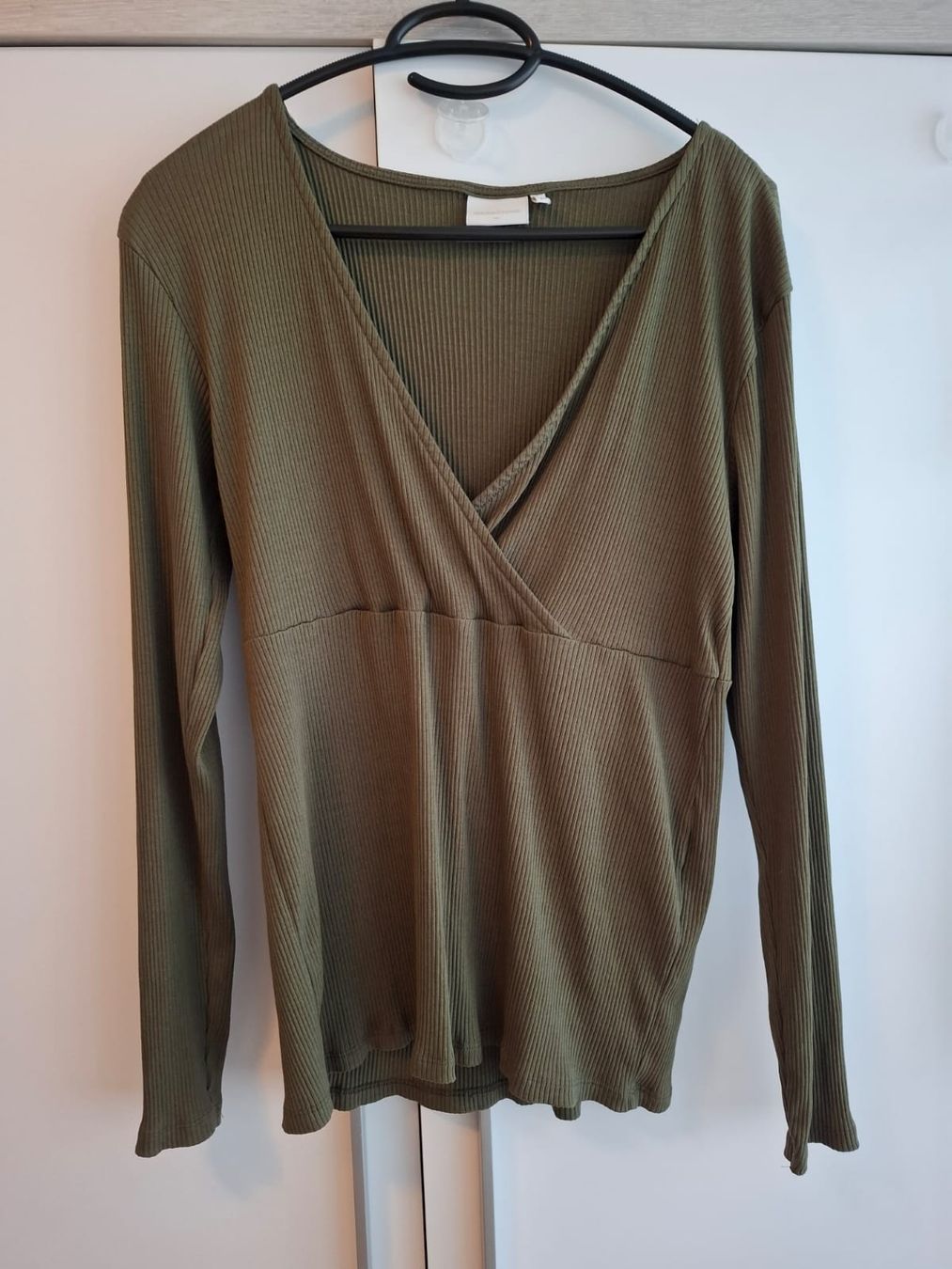 Lotti di vestiti: Diverse Umstandsshirts und ein Still-BH – Usato da Maur venduto da Soloth. 4