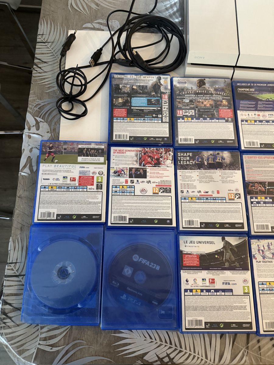 Sony Console: PlayStation 4 White + Manette + 17 Jeux – Usato da Genève venduto da sho_67qj 2