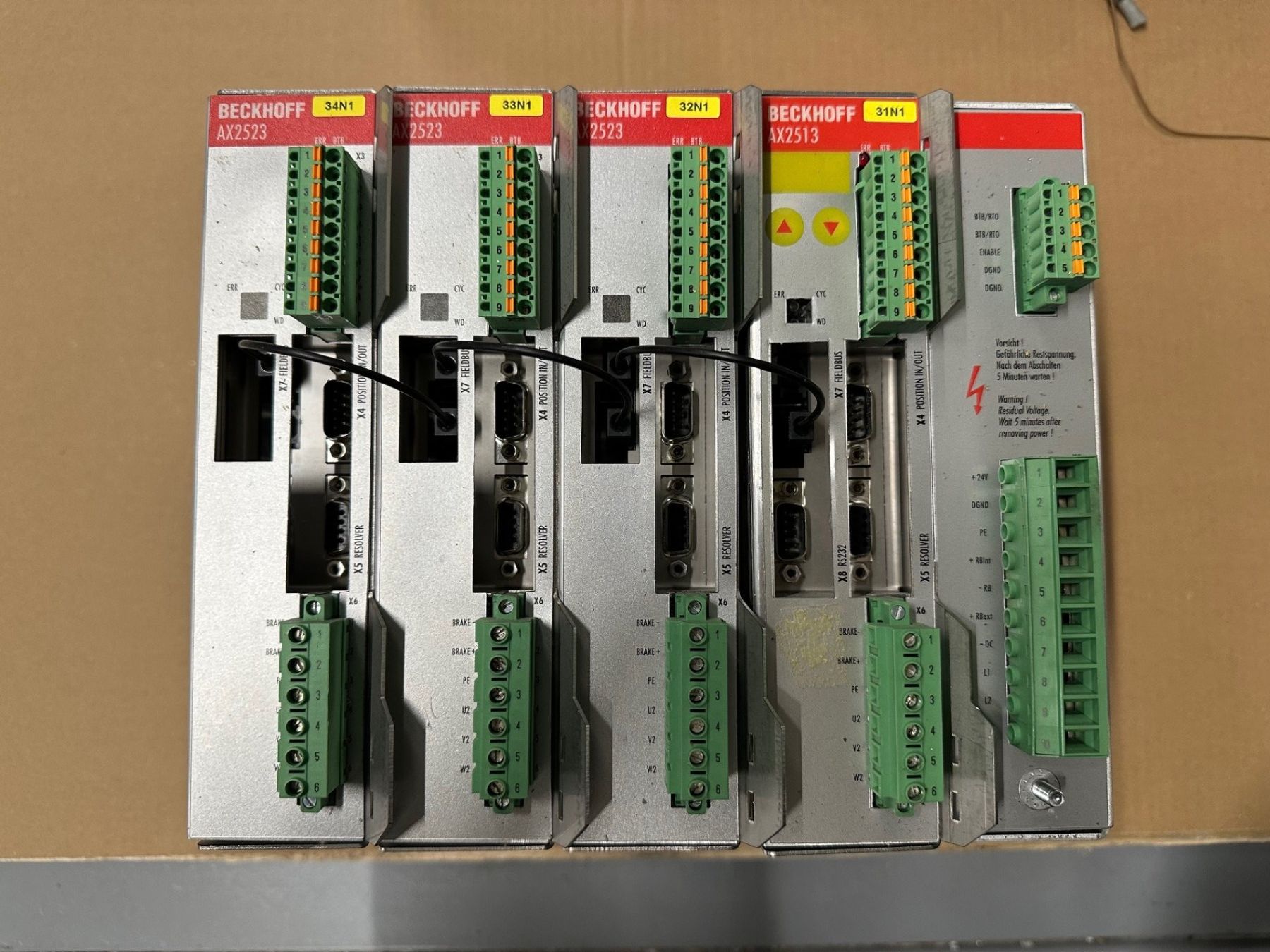 Beckhoff Componenti elettronici: Beckhoff AX2513, AX2523 div. Module mit Anschlusskabel – Usato da Ettingen venduto da fema_04 2