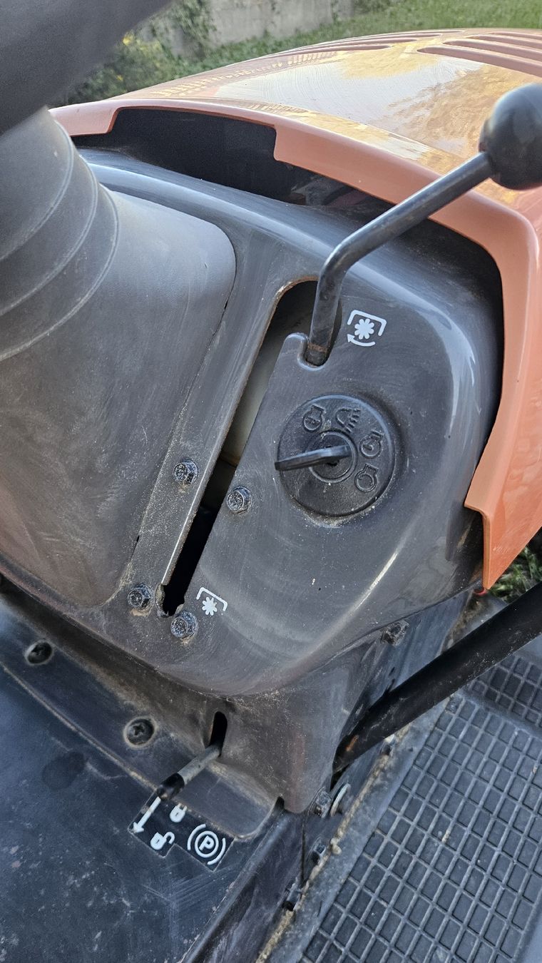 Trattori: Husqvarna Traktor Defekt – Usato da Rickenbach b. Wil venduto da nic_8ljr 3