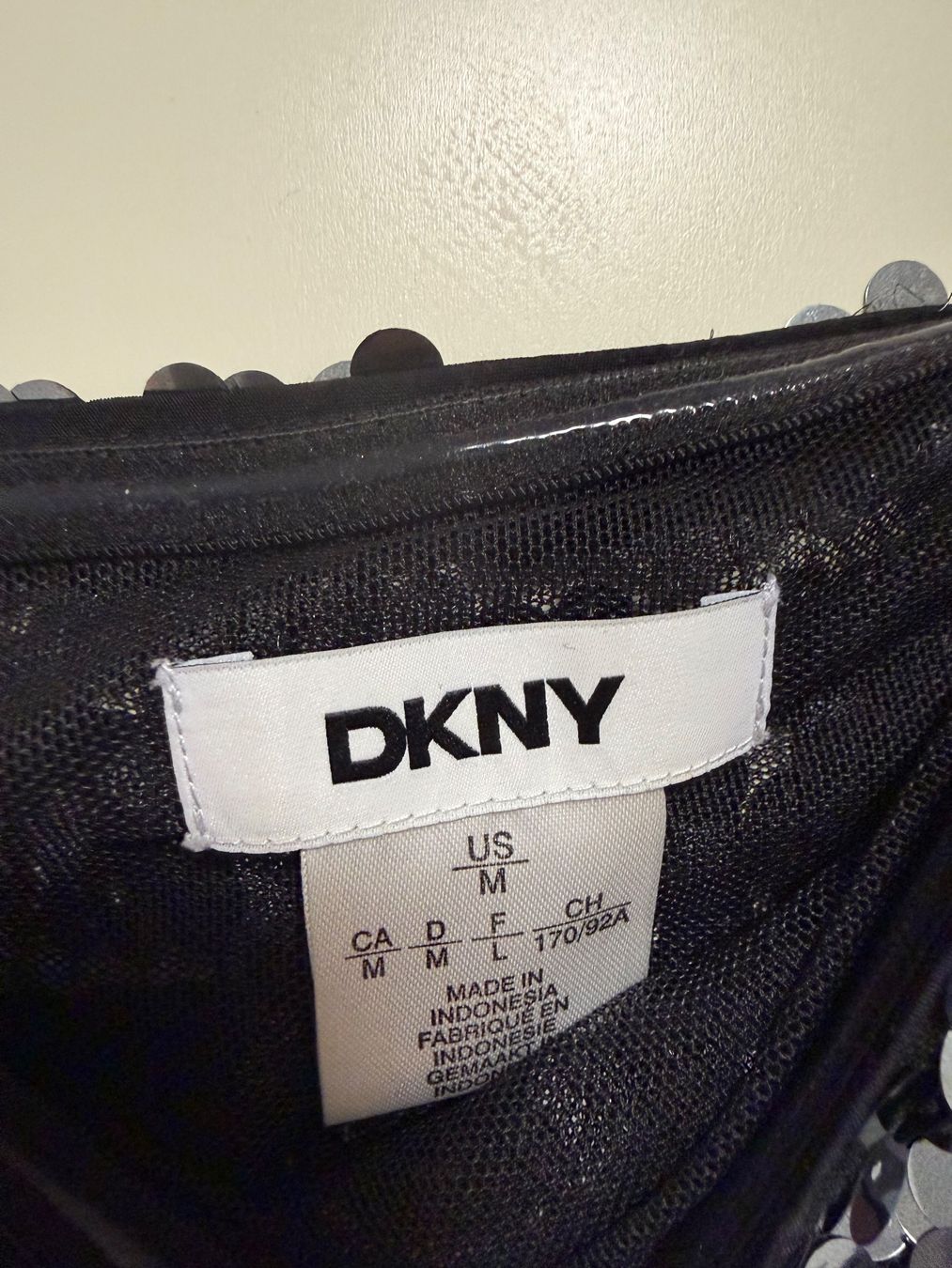 DKNY Top: DKNY schwarze sequins Top in Gr M – Nuovo e nell'imballaggio originale da Basel venduto da iulia_haul 2