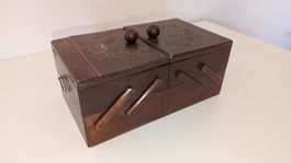 Vintage Nähkästchen aus Holz mit Schnitzerei