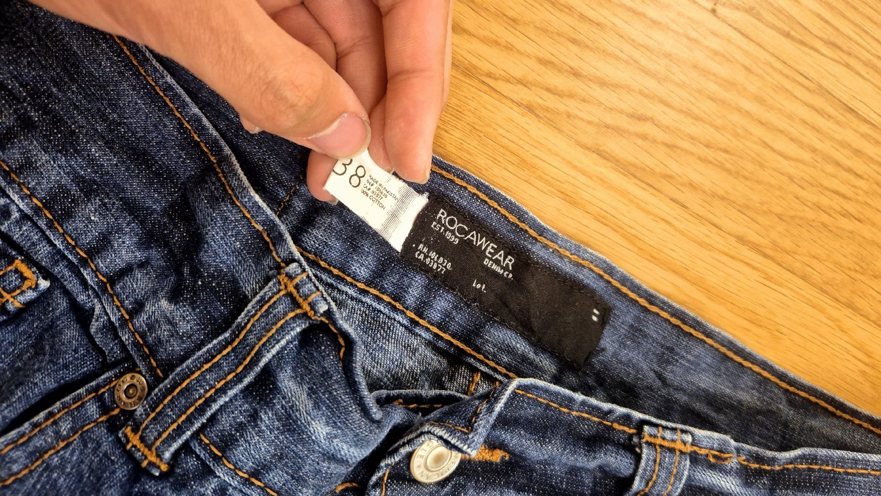 Jeans: rocawear jorts – Usato da Sarnen venduto da Fashionstuff 3