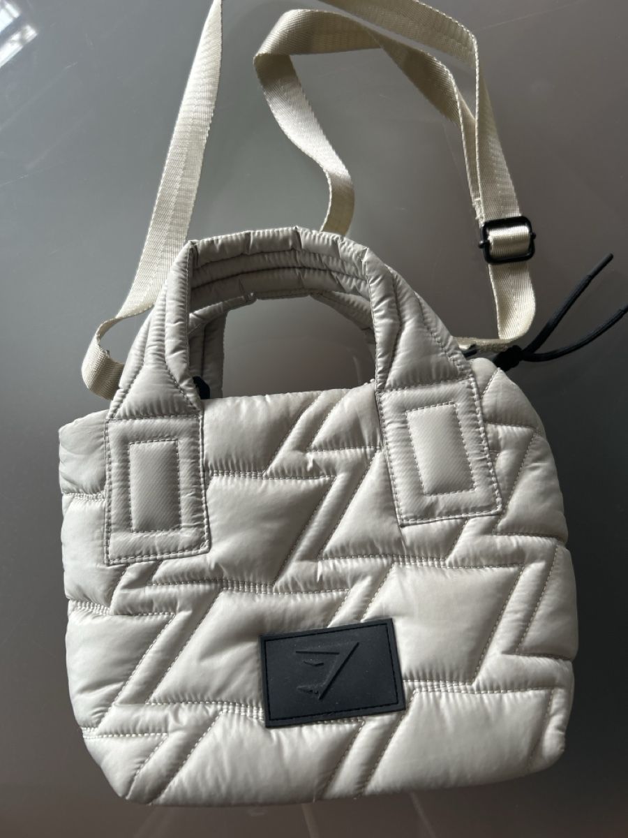 Gymshark Sacs & sacs à dos: Gym Shark Handtasche – D'occasion à Bülach par Chicken_nugget