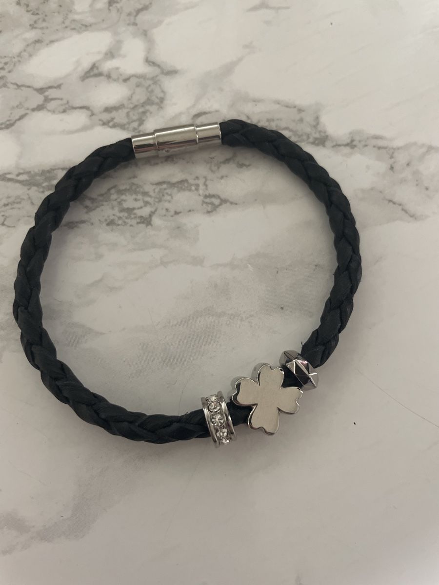 Bracciali & Braccialetti: Bracelet Fossil noir avec trèfle – Usato da Châtelaine venduto da nan_j75j 2