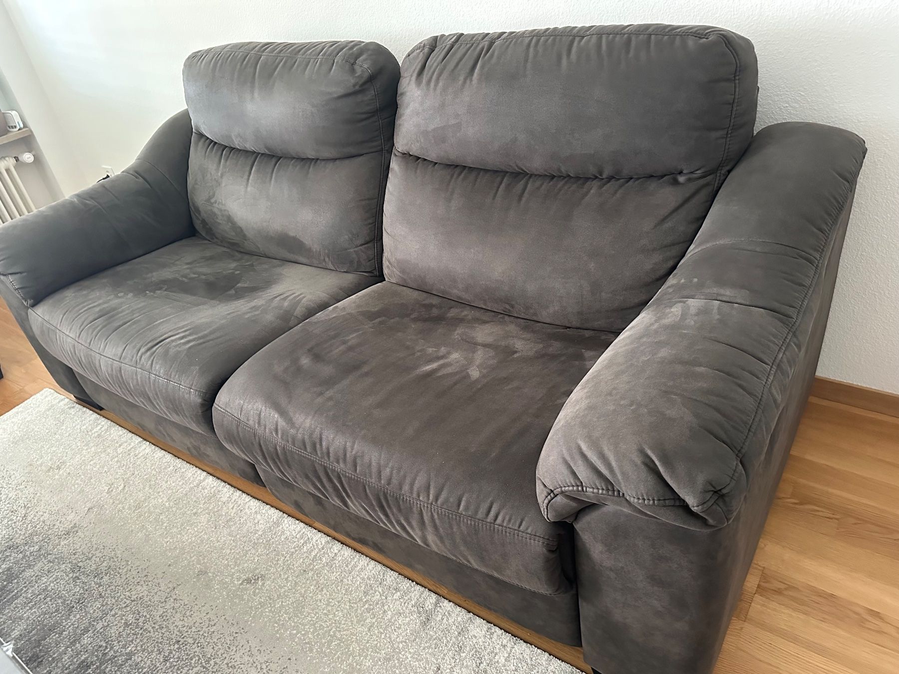 Divani: Sofa 3-2–Sitzer mit Relaxfunktion dunkelgrau Stoff – Usato da Kloten venduto da digi-Galaxy 4