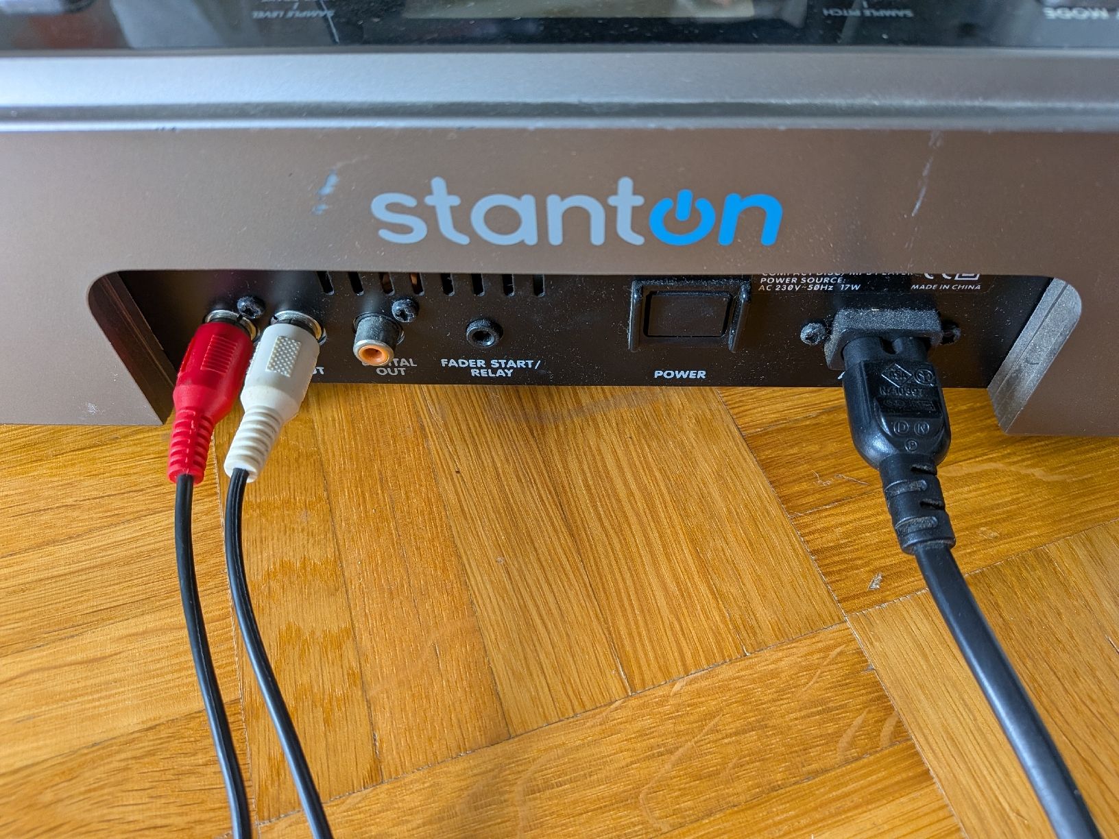 Stanton Console di mixaggio: Stanton C.324 CD-MP3 Player gebraucht mit Kabeln – Usato da Zürich venduto da zch_gx6w 6