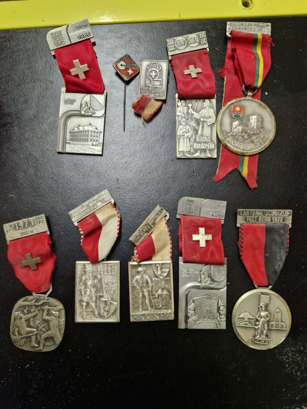Medaglie: 23 seltene Schiessabzeichen Kränze Schweiz – Usato da Münsingen venduto da Geeskile 8