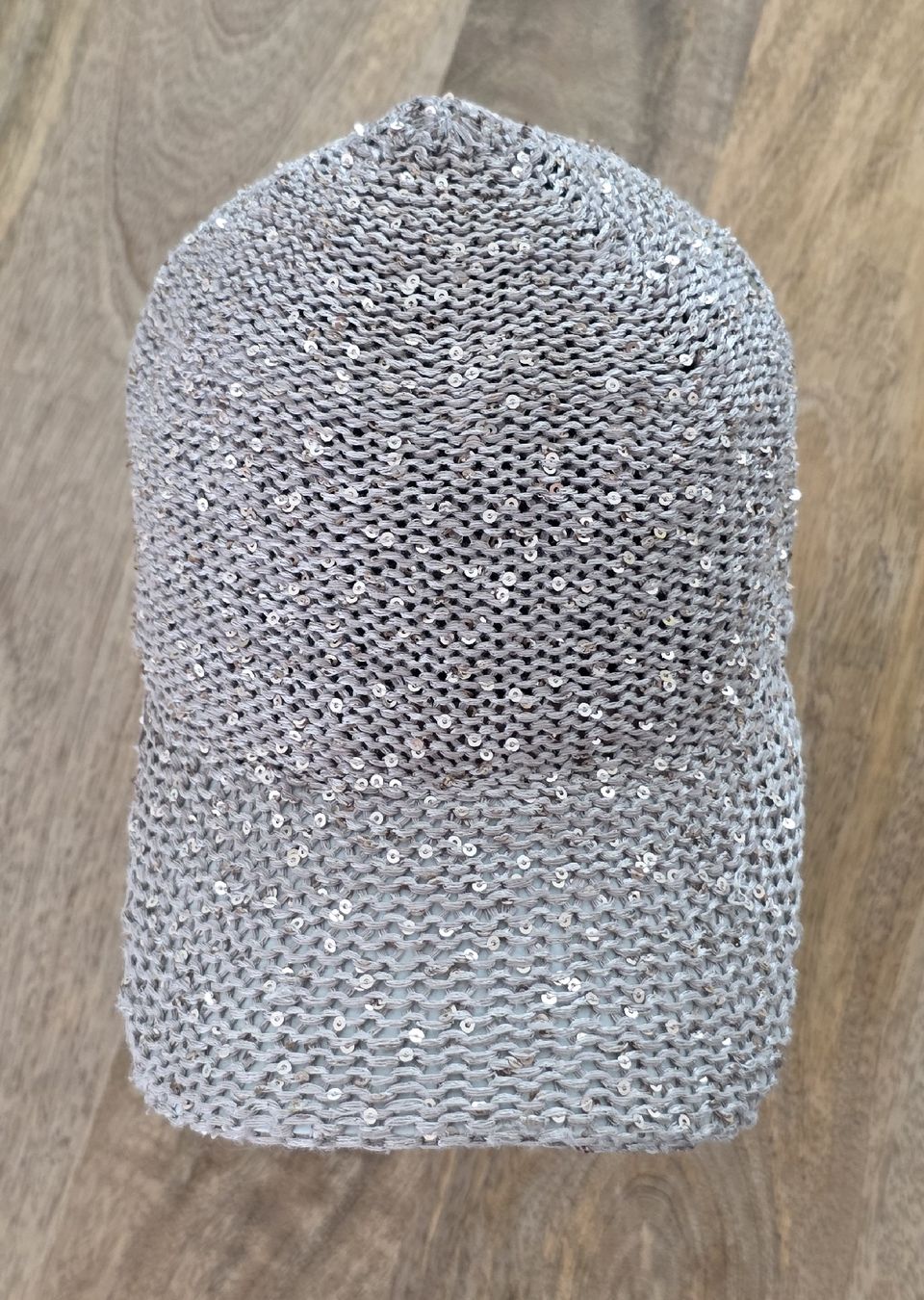 Altro in Moda donna: Cap mit Pailletten Strick Grösse Universal – Usato da Rheinsulz venduto da Gilea 3