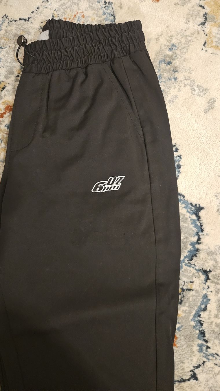 6PM Pantaloni: Schwarze 6pm Jogginghose - Lässig und bequem. – Usato da Ittigen venduto da ale_9z7q